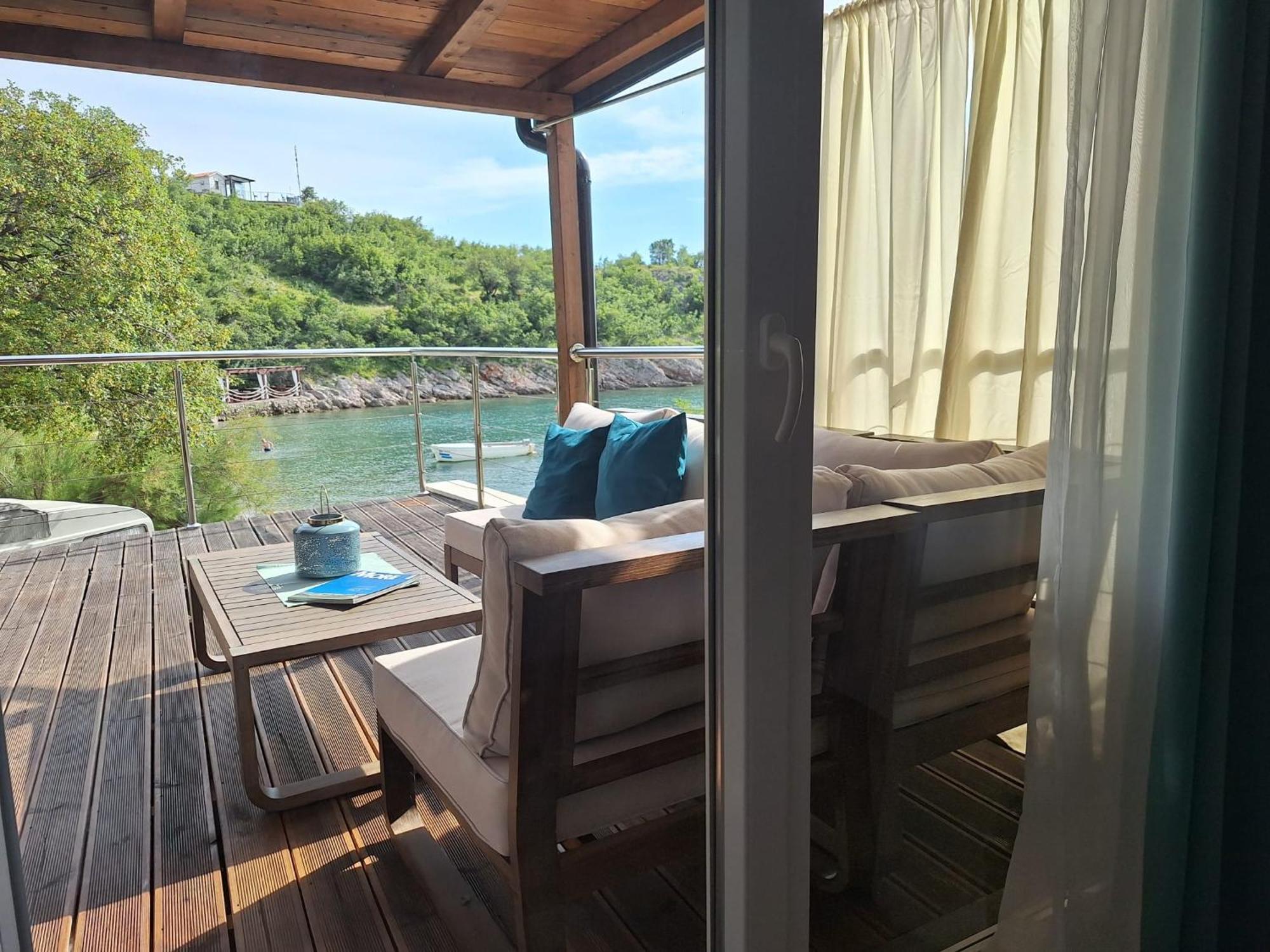 Boora Glamp Experience & Heated Infinity Pool Hotel Senj  Room photo